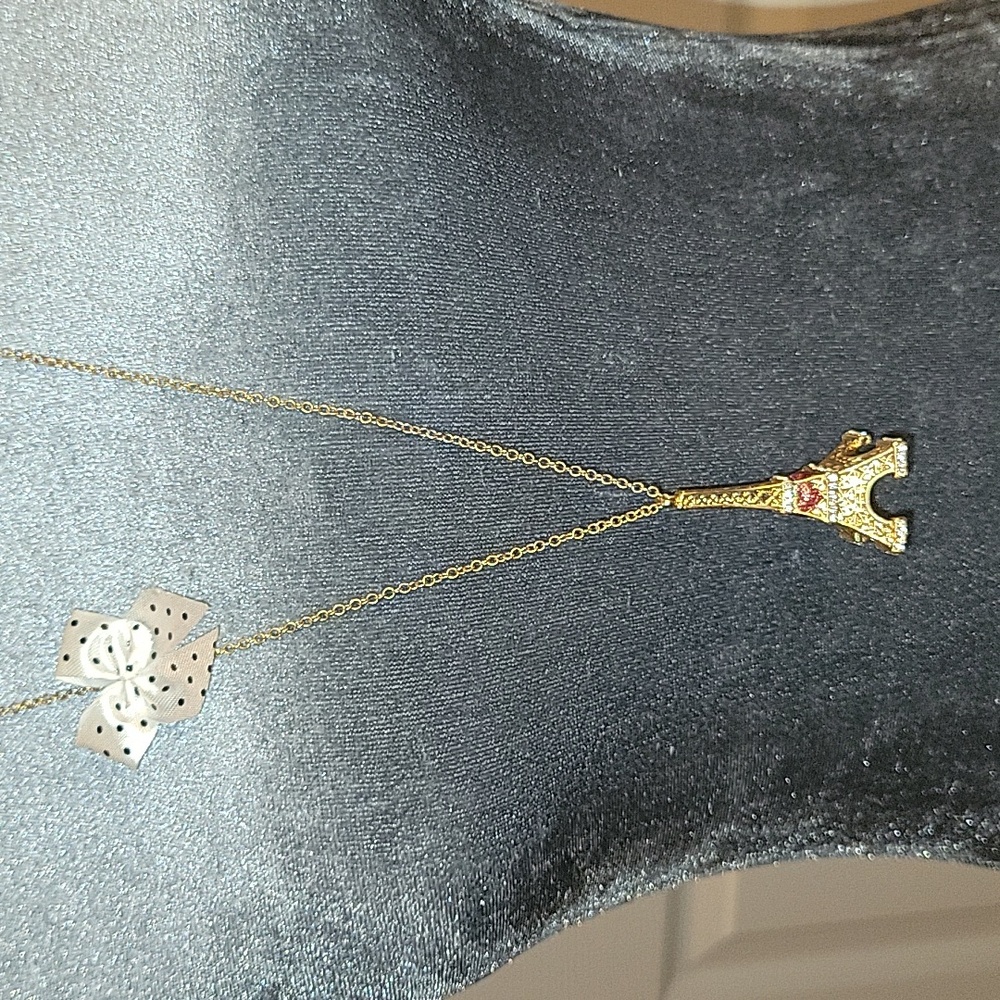 NWOT Betsy Johnson Eiffel Tower Necklace